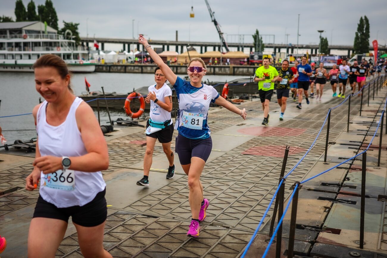 Sails in a Running Rhythm