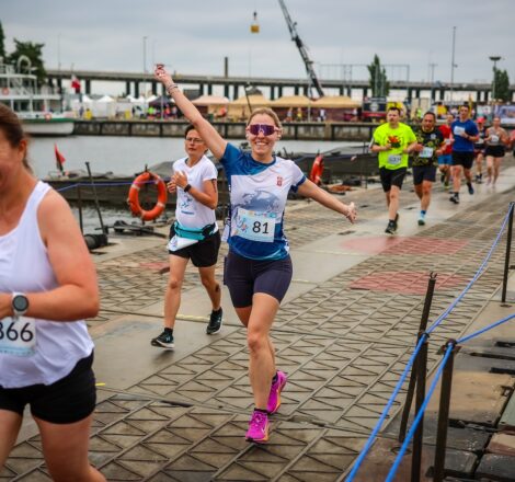Sails in a Running Rhythm