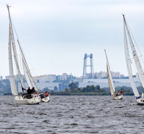 Wind in den Segeln und spannende Regatten